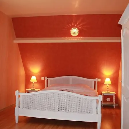 Le Mesnil-5 Bed & Breakfast 3*