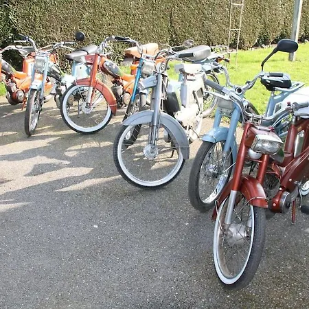 Le Mesnil-5 Bed & Breakfast 3*